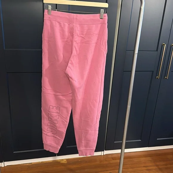 Nike sweatpants - Picture 2 of 2